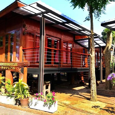 Wood House Pattaya Hotel Kültér fotó