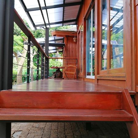 Wood House Pattaya Hotel Kültér fotó