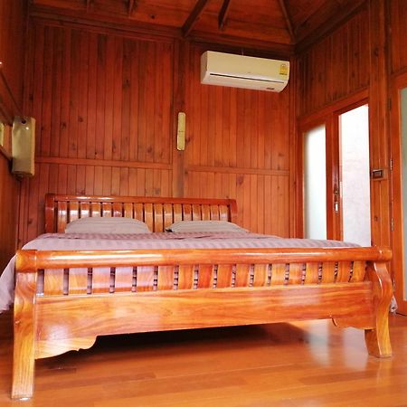 Wood House Pattaya Hotel Kültér fotó