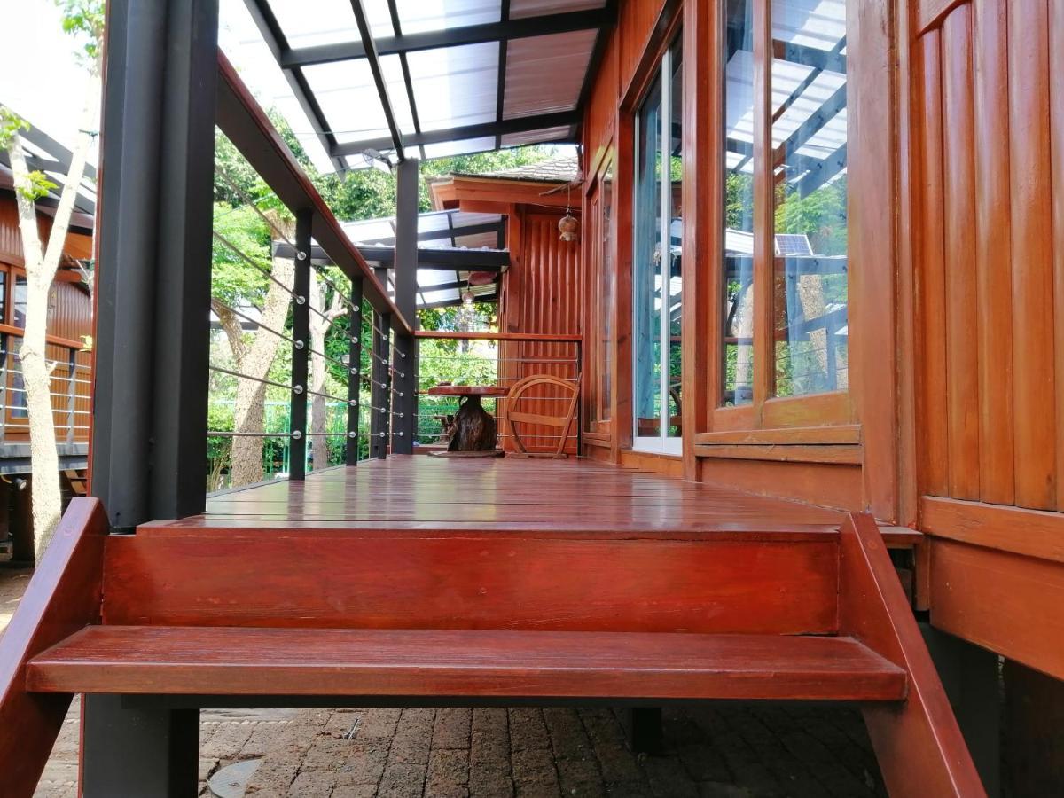 Wood House Pattaya Hotel Kültér fotó