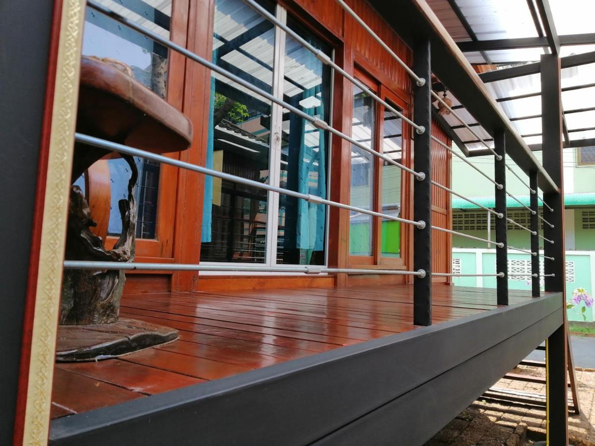 Wood House Pattaya Hotel Kültér fotó