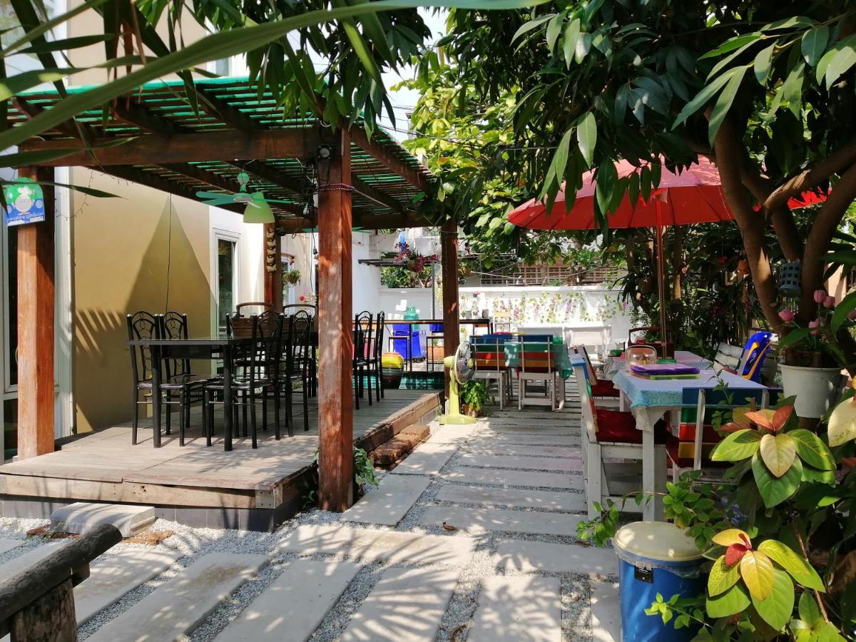 Wood House Pattaya Hotel Kültér fotó