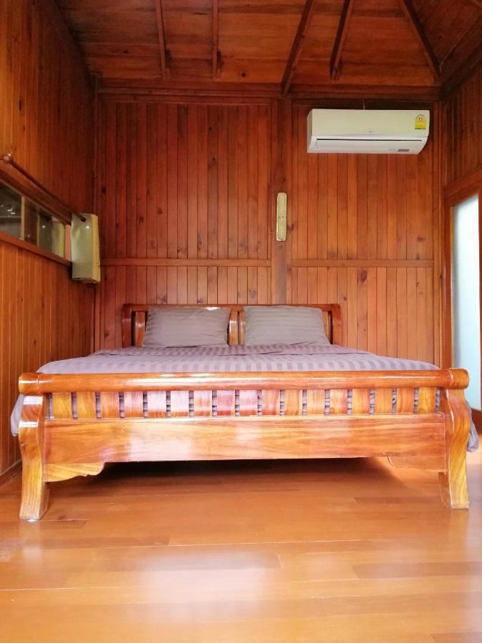 Wood House Pattaya Hotel Kültér fotó