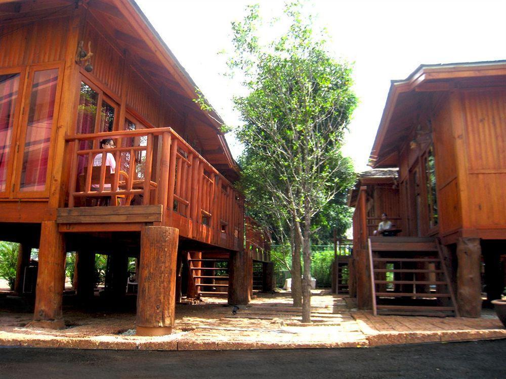 Wood House Pattaya Hotel Kültér fotó