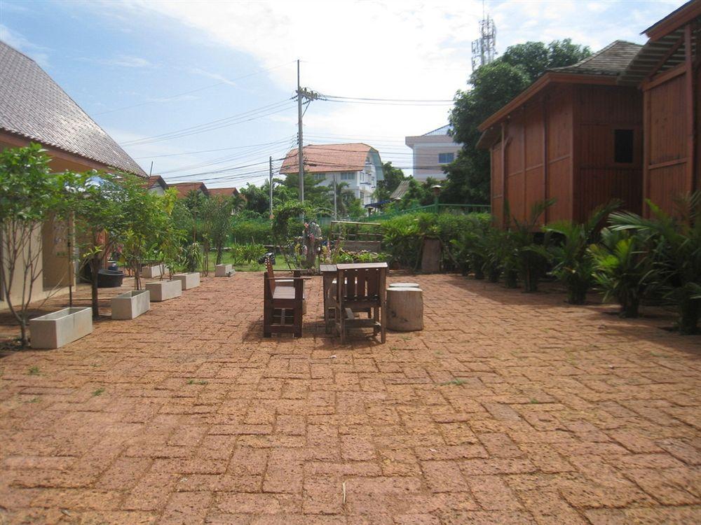 Wood House Pattaya Hotel Kültér fotó