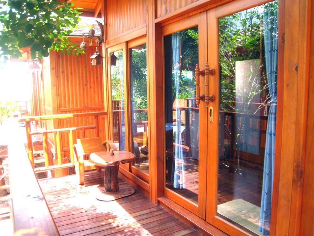 Wood House Pattaya Hotel Kültér fotó