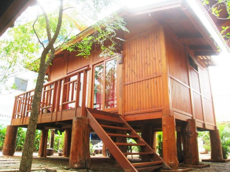 Wood House Pattaya Hotel Kültér fotó