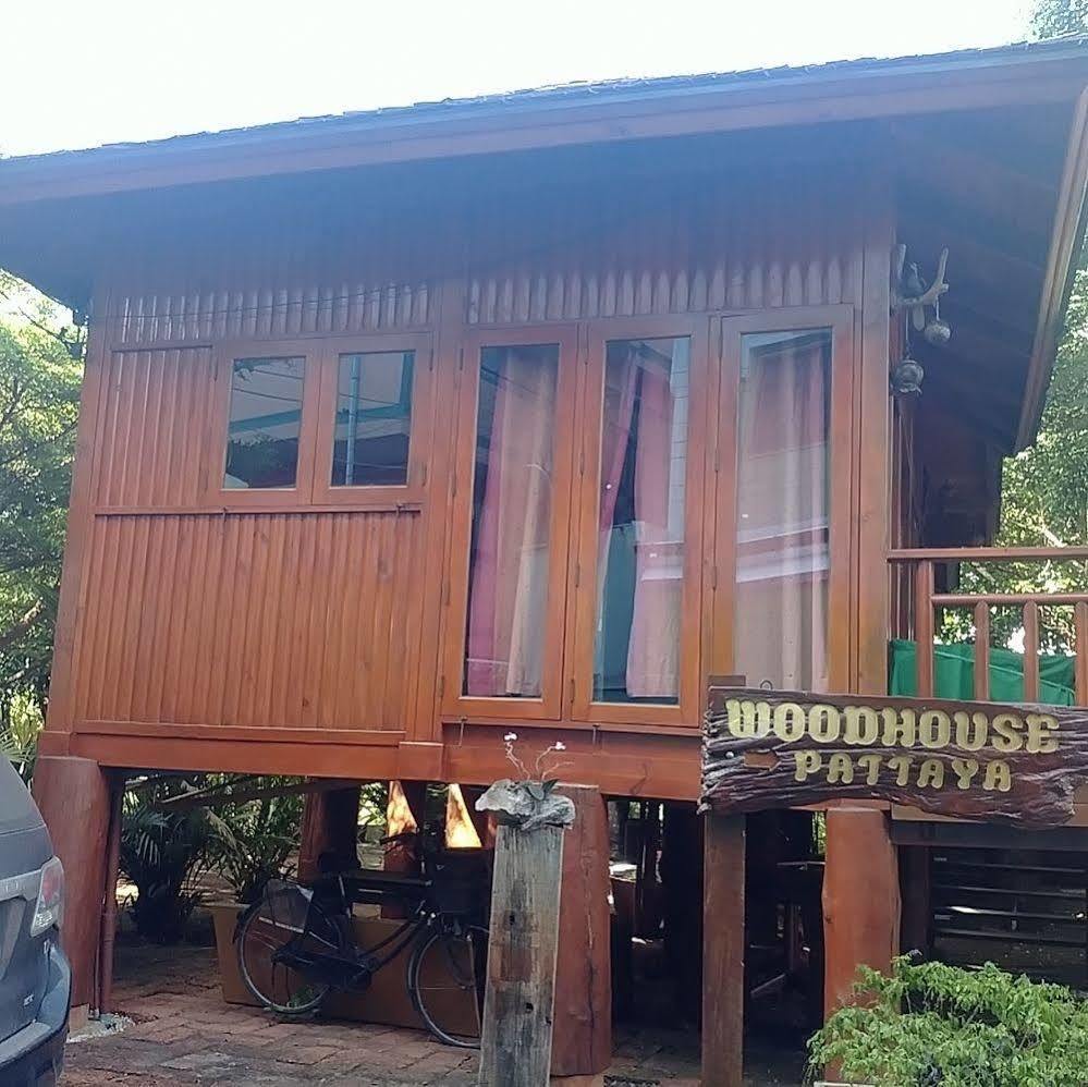 Wood House Pattaya Hotel Kültér fotó