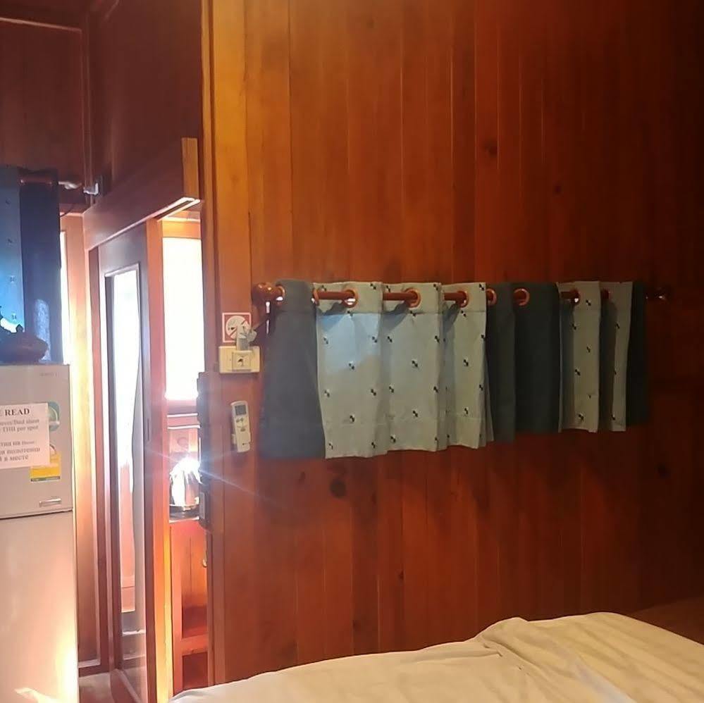 Wood House Pattaya Hotel Kültér fotó